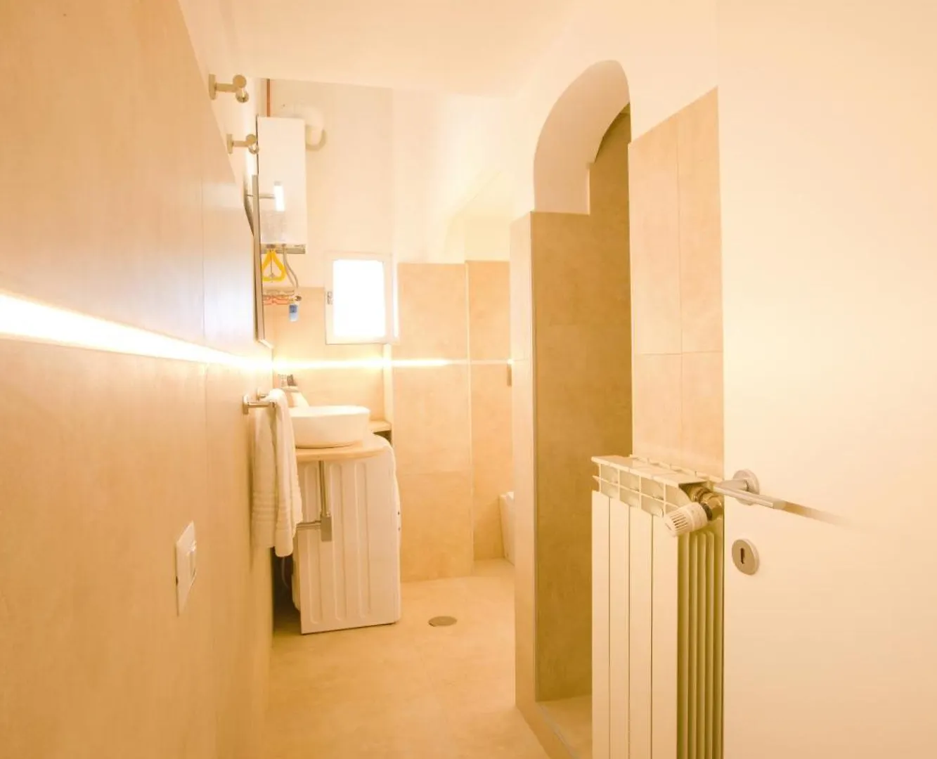 Magikrooms Colonna Rom 0*,